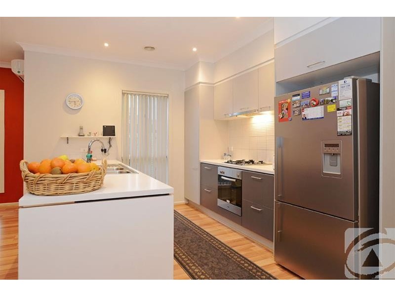 21 Kingston Drive, Taylors Hill VIC 3037