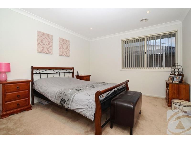 21 Kingston Drive, Taylors Hill VIC 3037