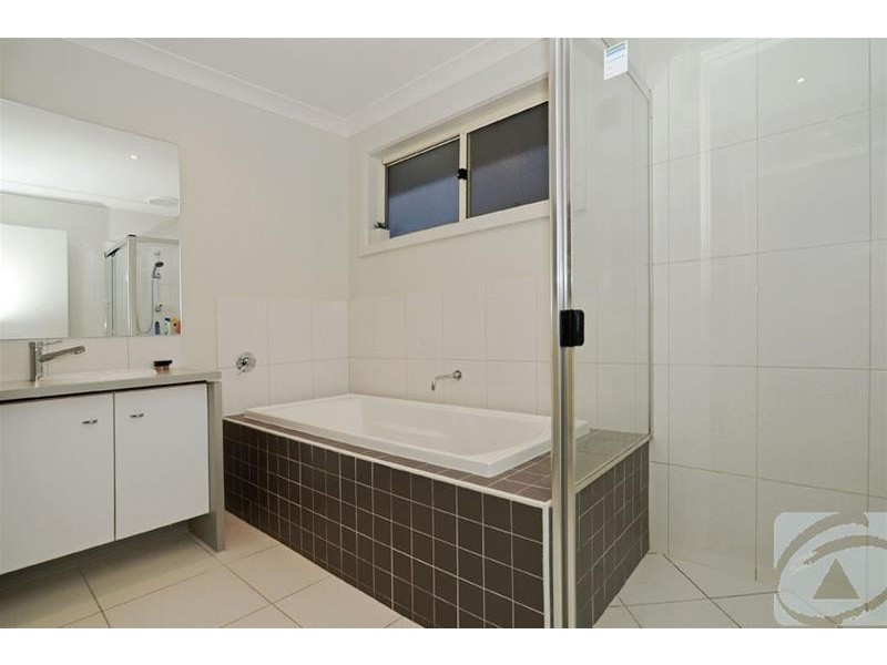 21 Kingston Drive, Taylors Hill VIC 3037