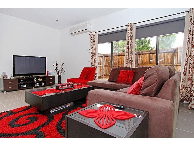 1/28 Buckingham Street, Sydenham VIC 3037