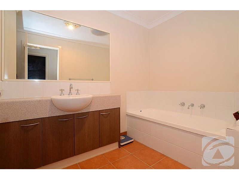 2/358 Sydenham Road, Sydenham VIC 3037