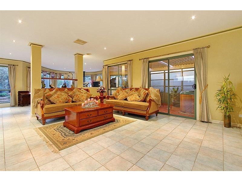 5 Hemar Crescent, Hillside VIC 3037