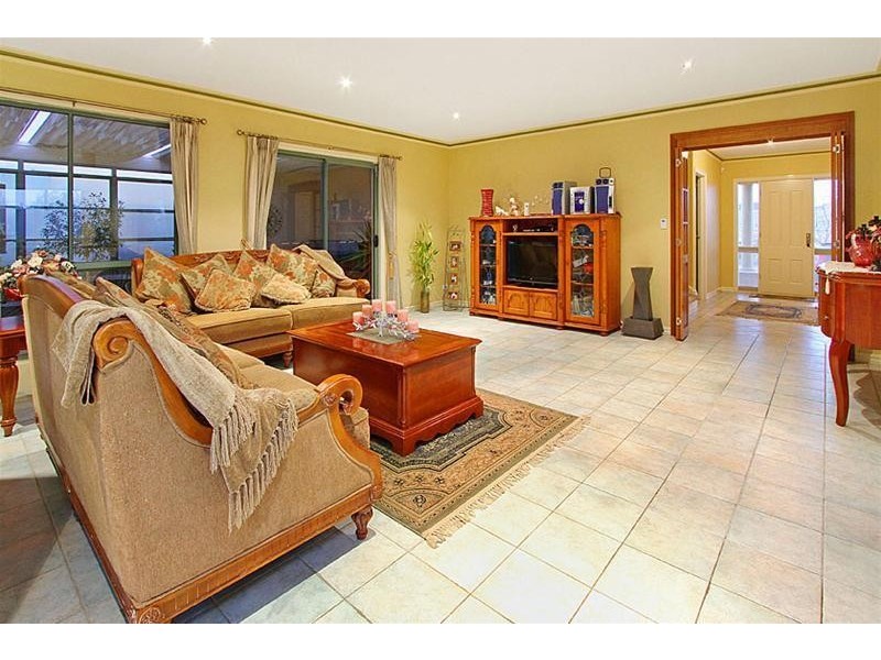 5 Hemar Crescent, Hillside VIC 3037