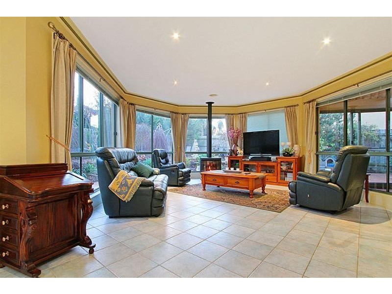 5 Hemar Crescent, Hillside VIC 3037