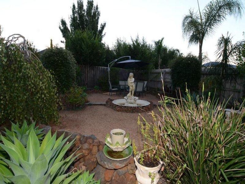 5 Hemar Crescent, Hillside VIC 3037