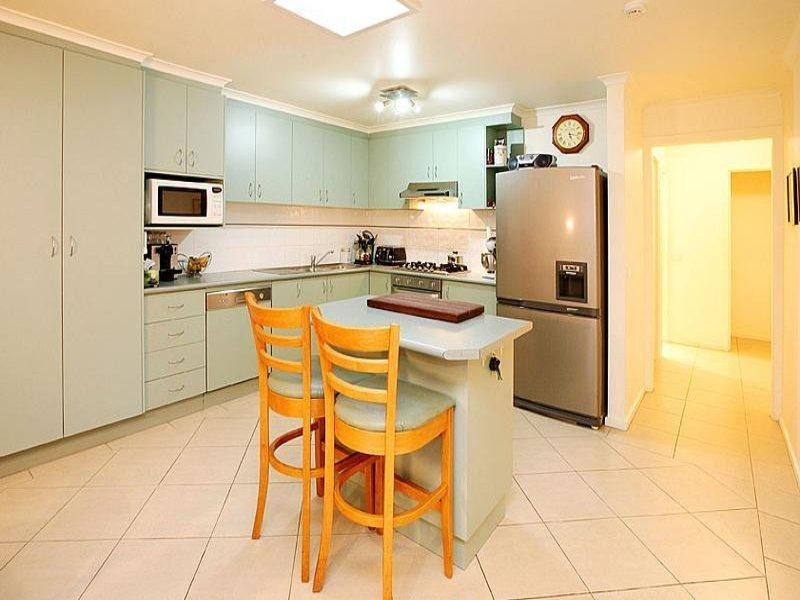 7 Village Avenue, Taylors Lakes VIC 3038