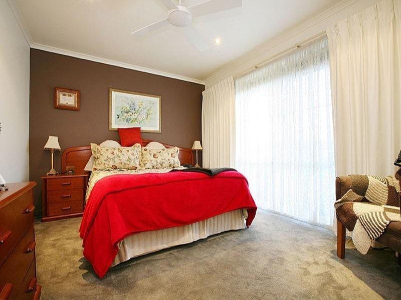 7 Village Avenue, Taylors Lakes VIC 3038