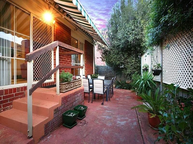 7 Village Avenue, Taylors Lakes VIC 3038