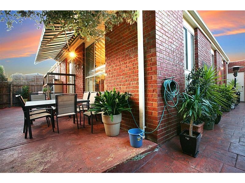 7 Village Avenue, Taylors Lakes VIC 3038