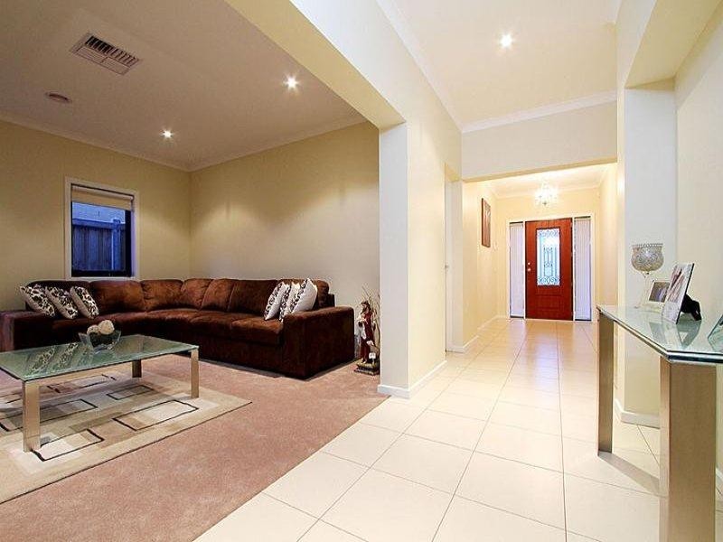 4 Redcliffe Terrace, Taylors Hill VIC 3037