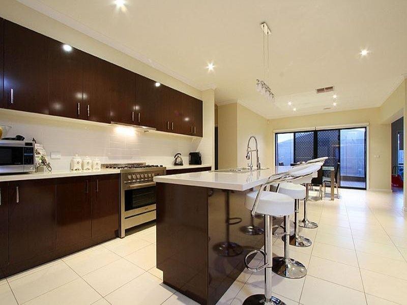 4 Redcliffe Terrace, Taylors Hill VIC 3037