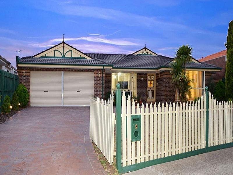 5 Muirs Court, Taylors Lakes VIC 3038
