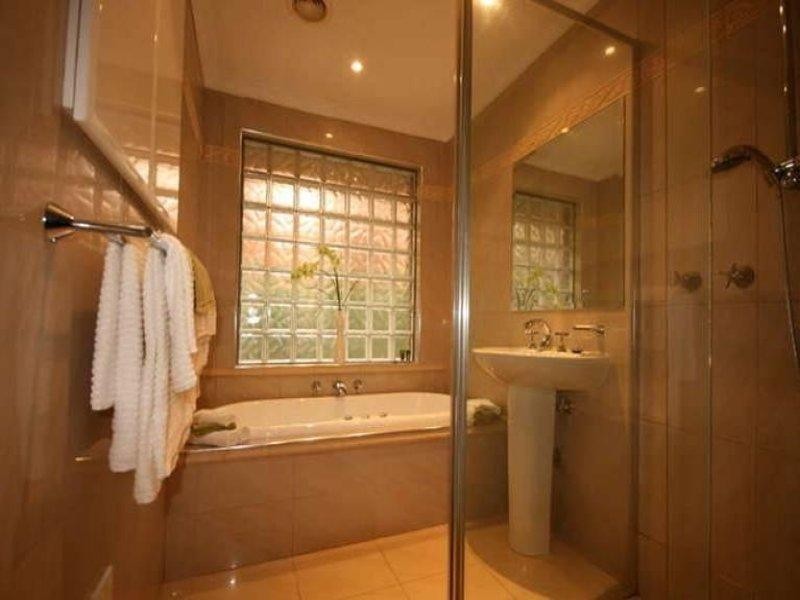 6 Nariel Road, Kings Park VIC 3021