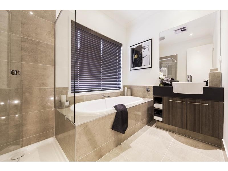 Taylors Hill VIC 3037