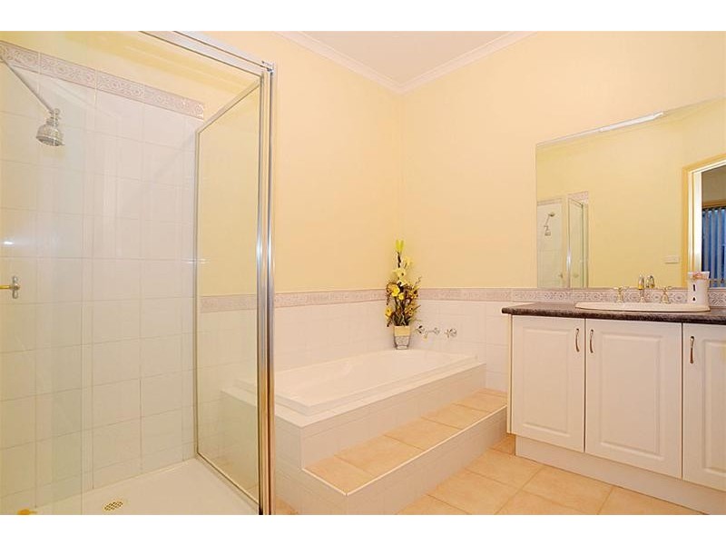 22 Marylou Court, Delahey VIC 3037