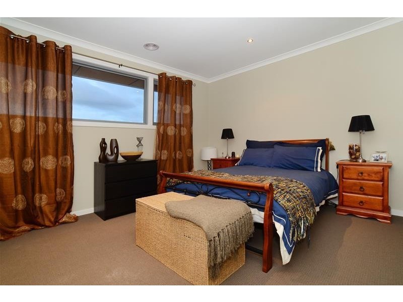 6 Flemington Street, Caroline Springs VIC 3023