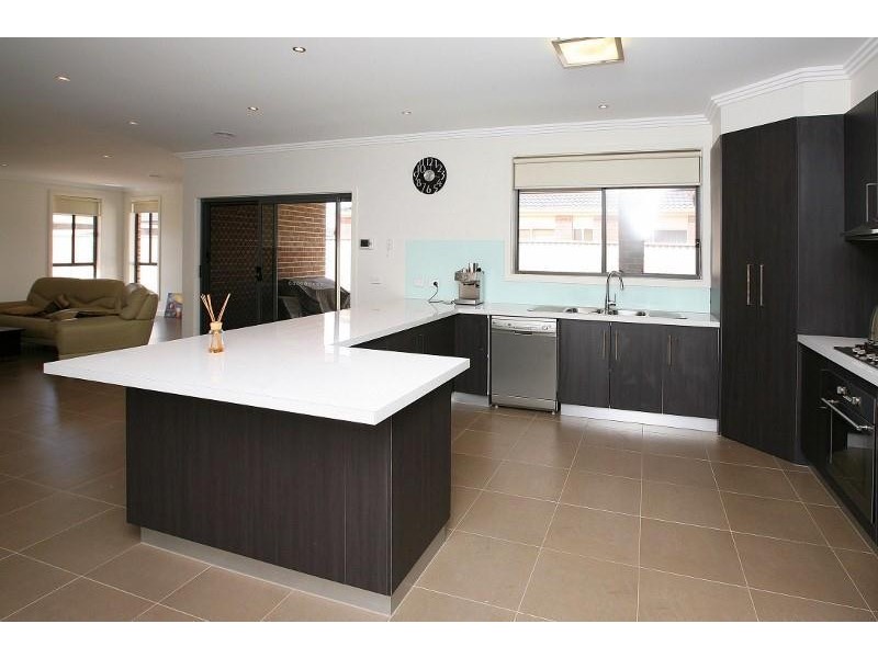 6 Nevis Place, Taylors Hill VIC 3037