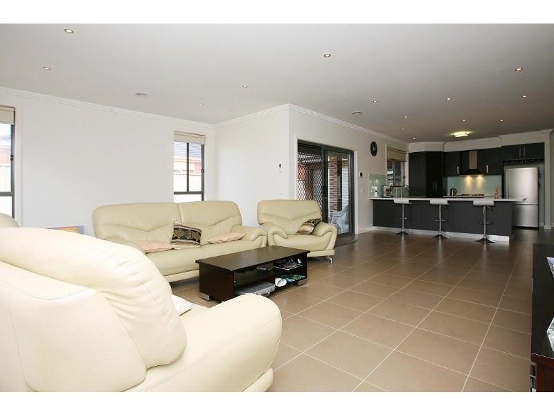 6 Nevis Place, Taylors Hill VIC 3037