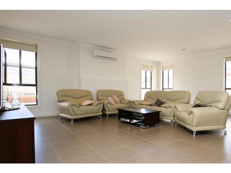 6 Nevis Place, Taylors Hill VIC 3037