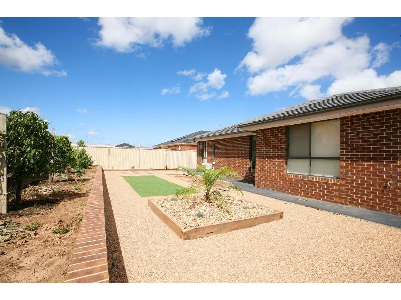 6 Nevis Place, Taylors Hill VIC 3037
