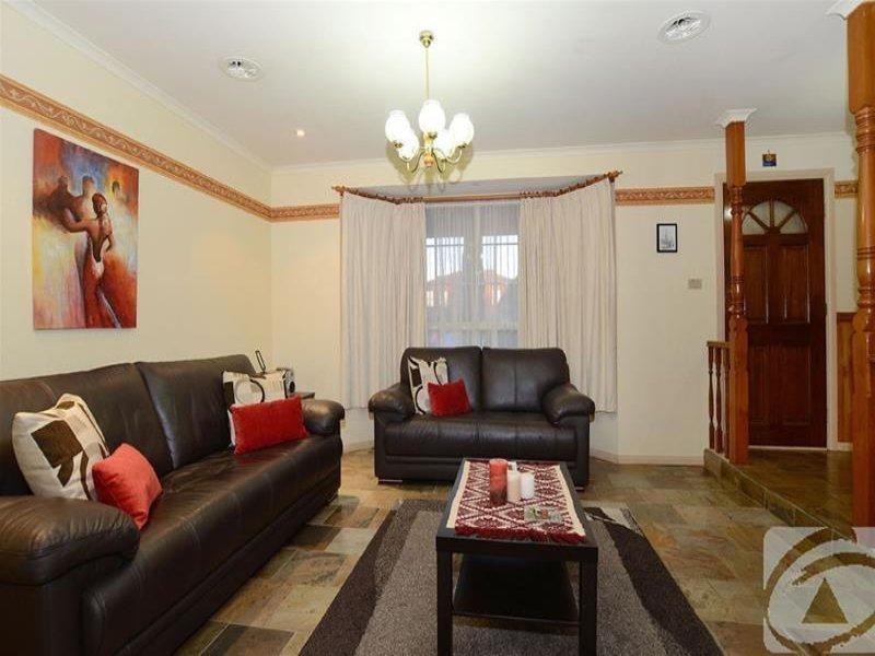 9 Delbridge Drive, Sydenham VIC 3037