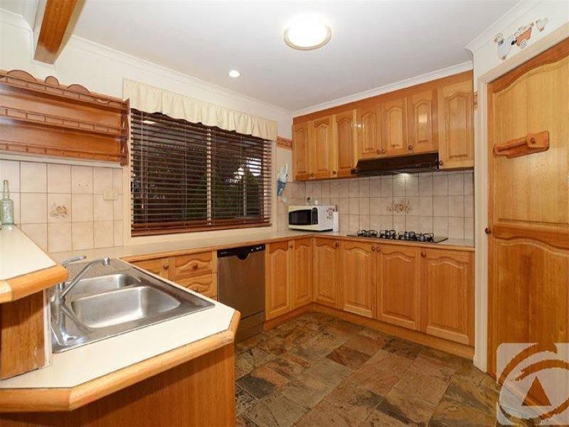 9 Delbridge Drive, Sydenham VIC 3037