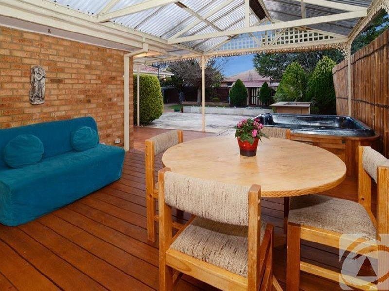 9 Delbridge Drive, Sydenham VIC 3037