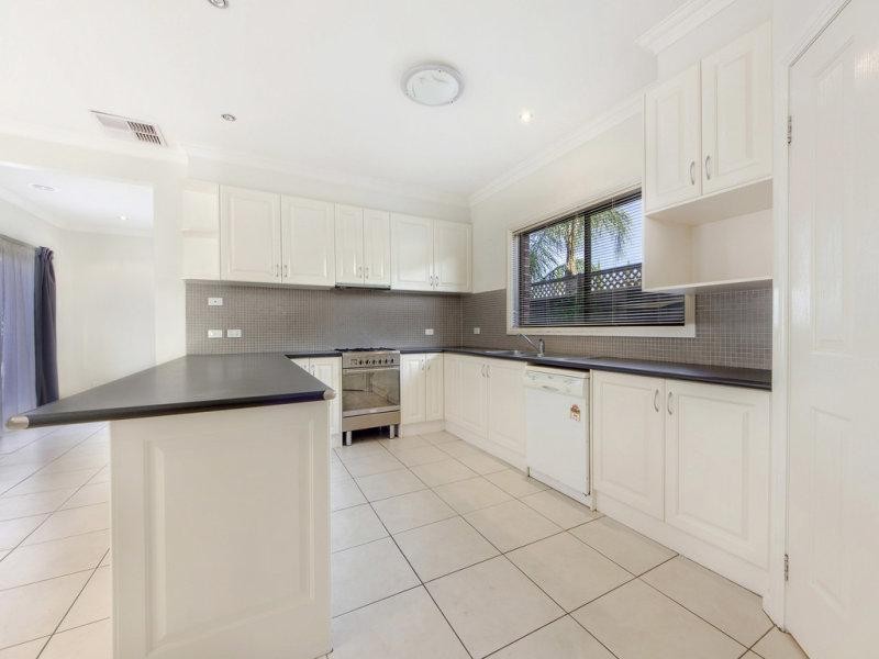 33 Wendouree Parade, Caroline Springs VIC 3023