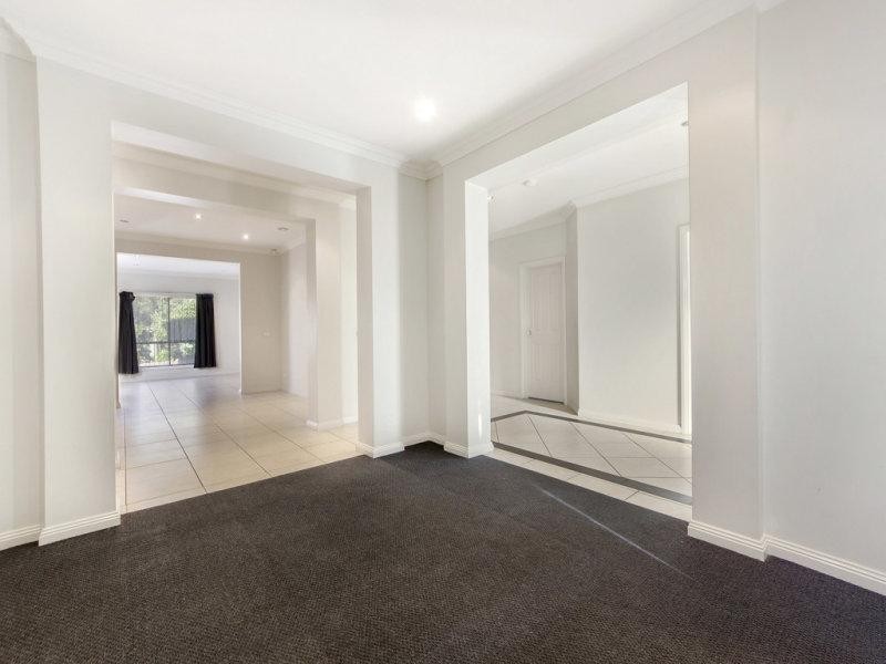 33 Wendouree Parade, Caroline Springs VIC 3023