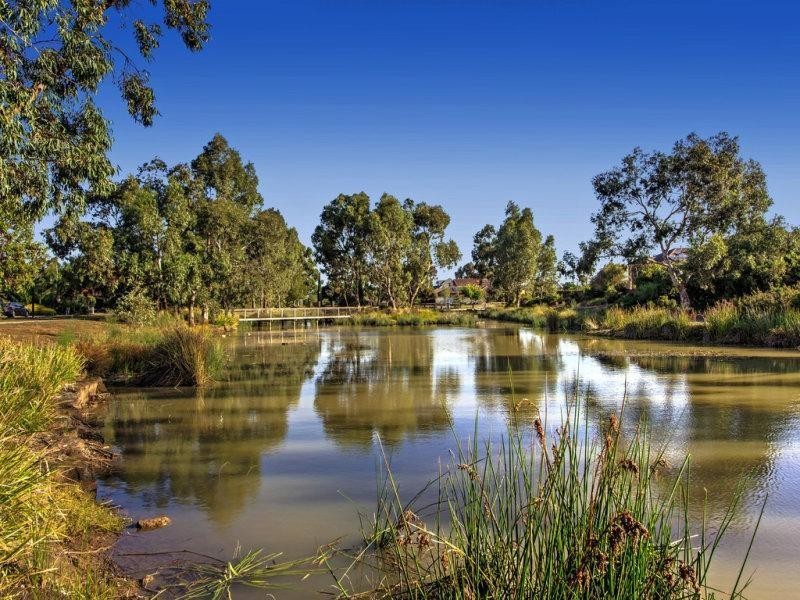 33 Wendouree Parade, Caroline Springs VIC 3023