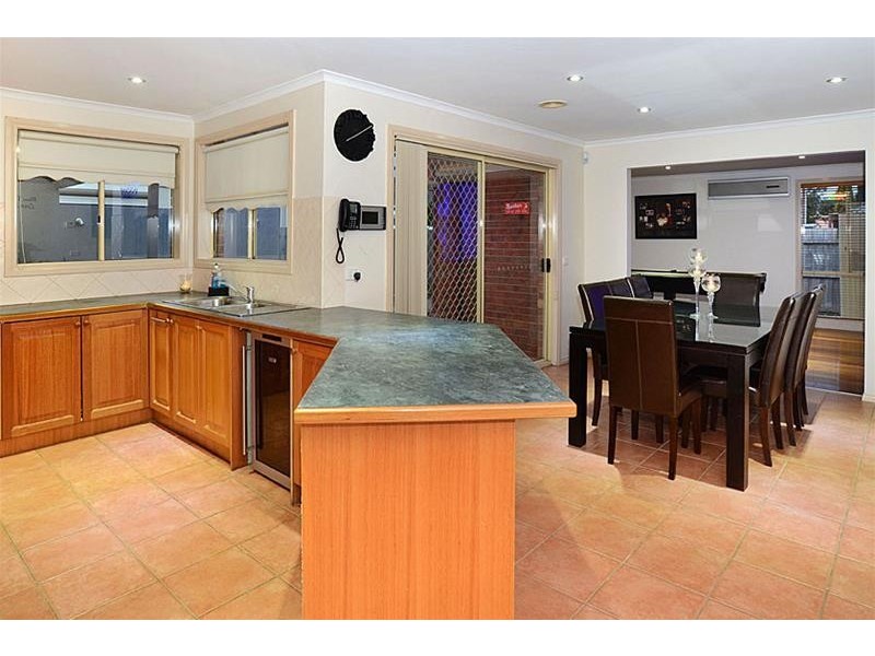 9 Rose Hedge Drive, Sydenham VIC 3037