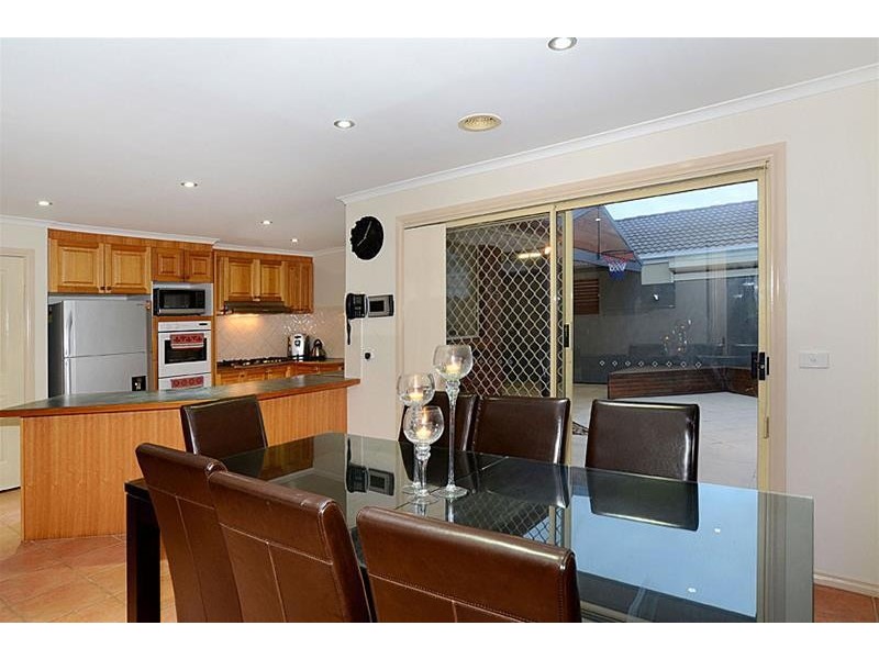 9 Rose Hedge Drive, Sydenham VIC 3037