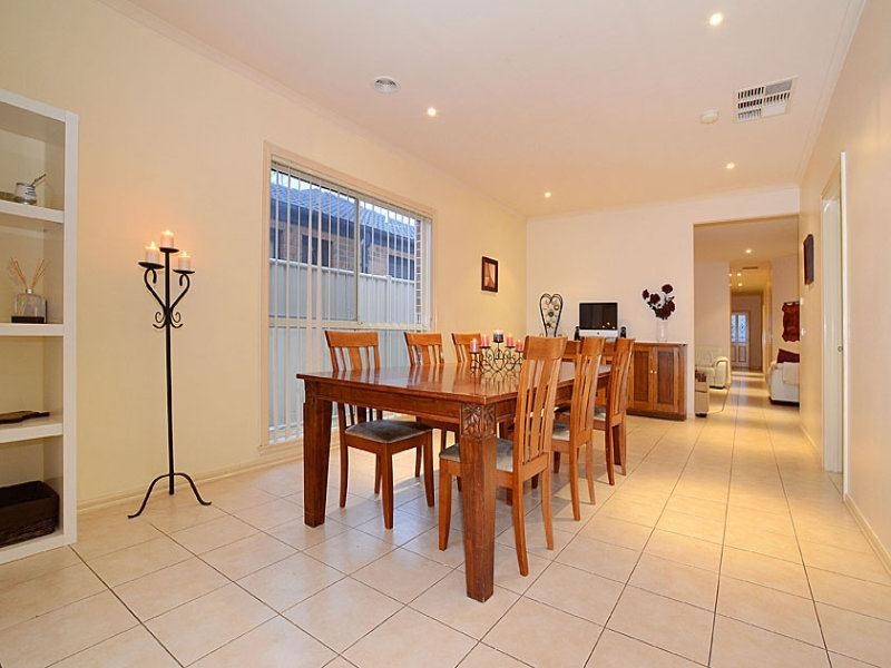 2/5 Jade Way, Hillside VIC 3037