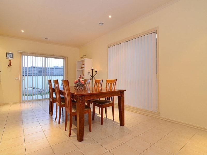 2/5 Jade Way, Hillside VIC 3037