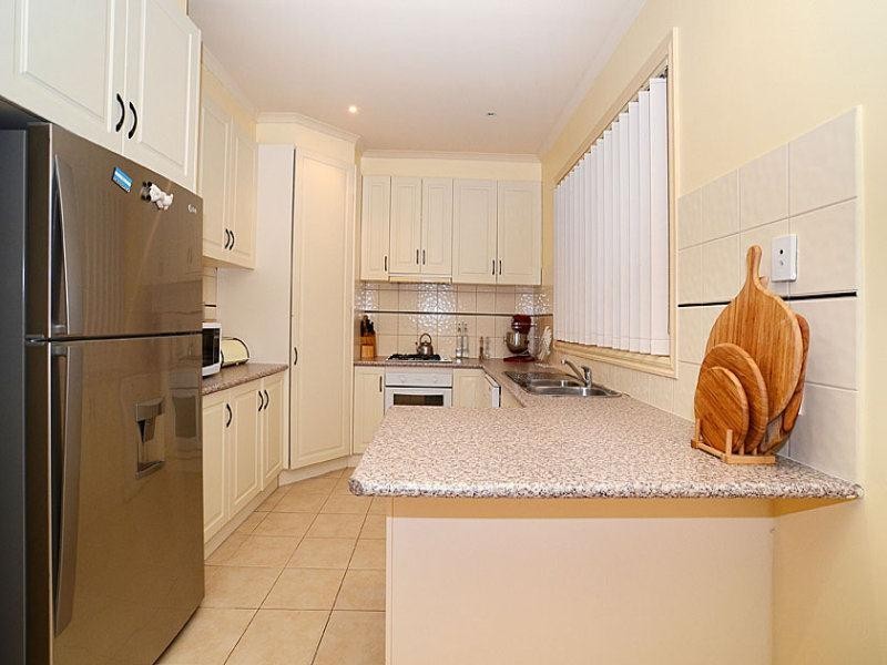 2/5 Jade Way, Hillside VIC 3037