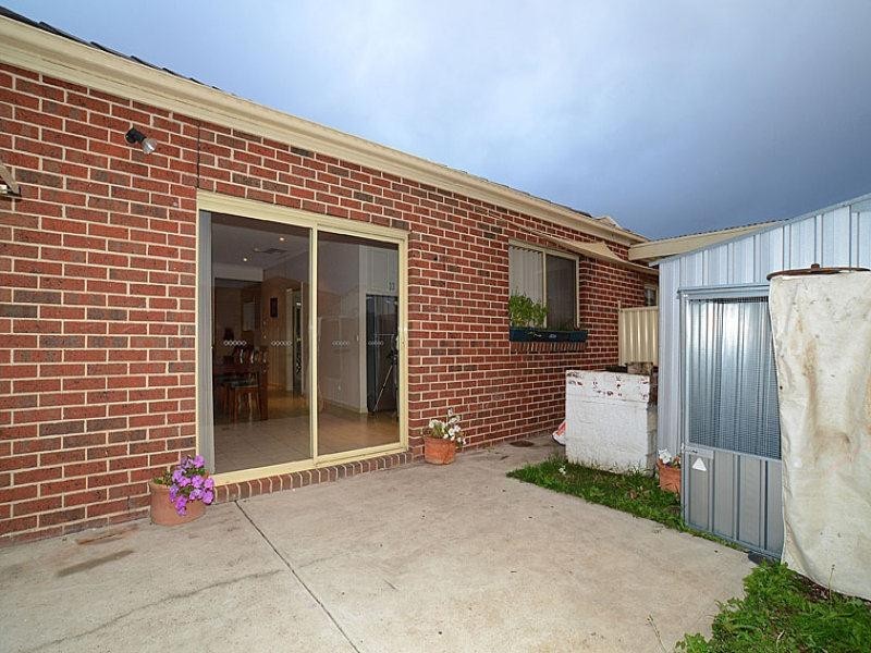 2/5 Jade Way, Hillside VIC 3037