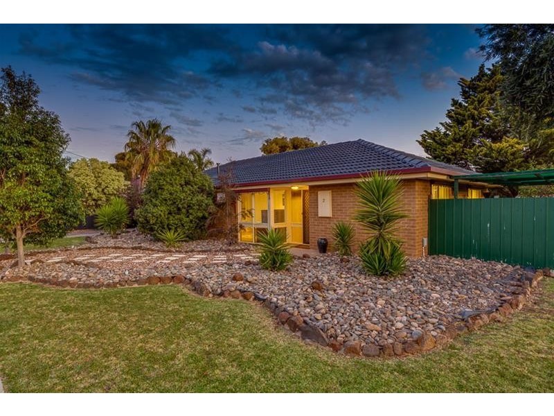 2 Valerie Court, Melton South VIC 3338