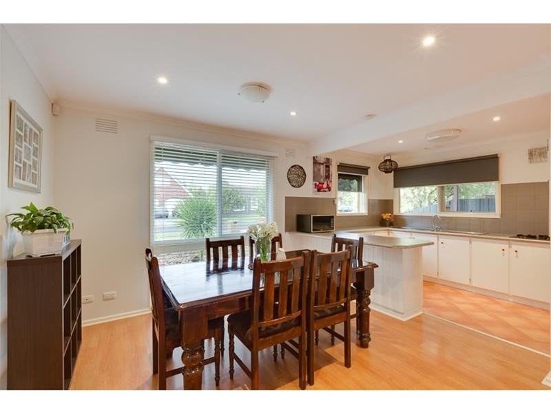 2 Valerie Court, Melton South VIC 3338