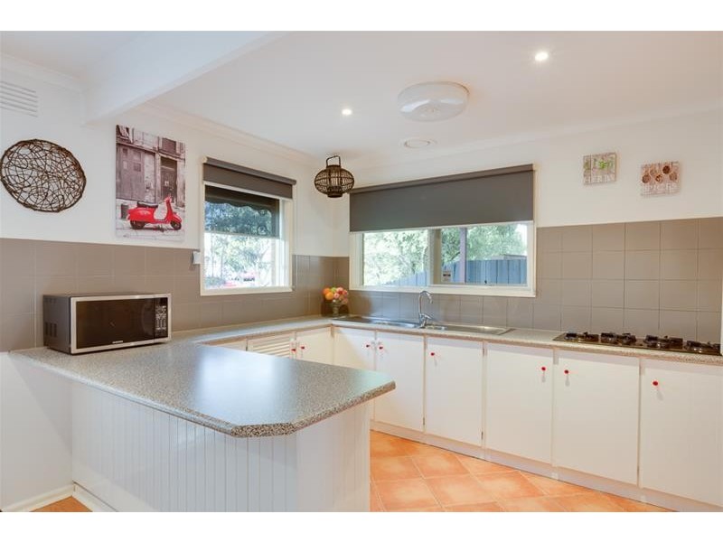 2 Valerie Court, Melton South VIC 3338