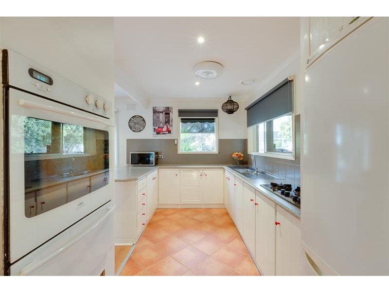 2 Valerie Court, Melton South VIC 3338