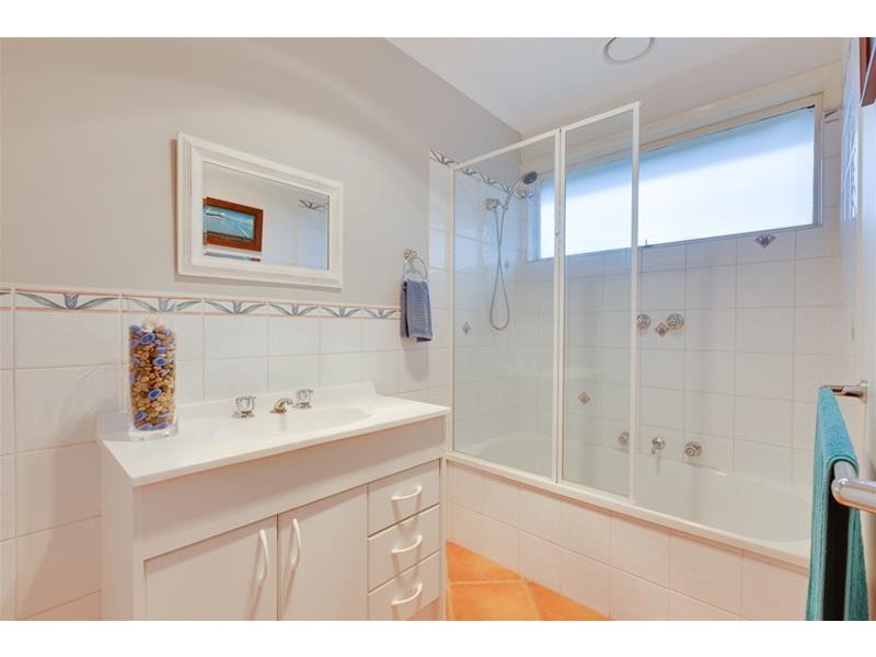 2 Valerie Court, Melton South VIC 3338