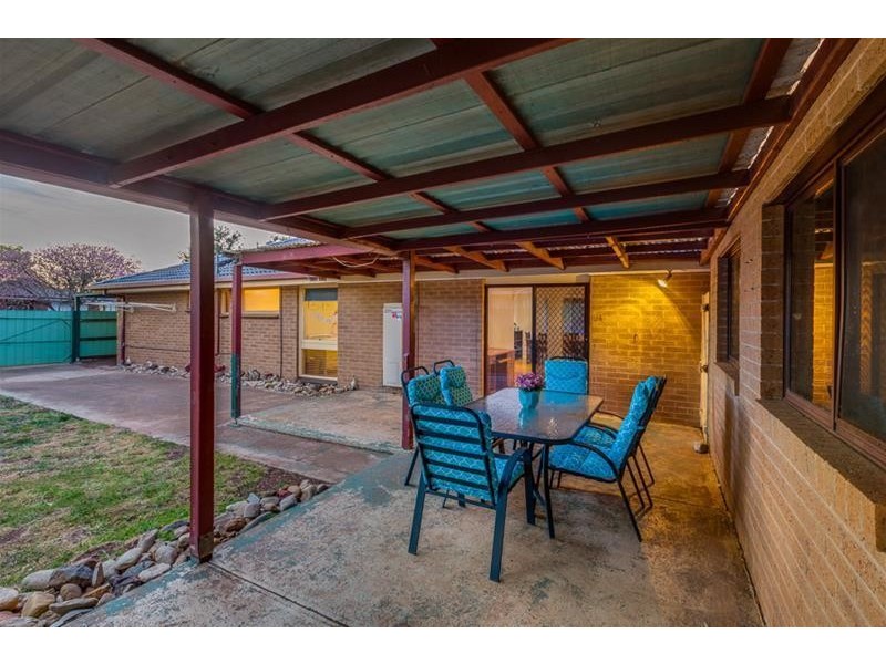 2 Valerie Court, Melton South VIC 3338
