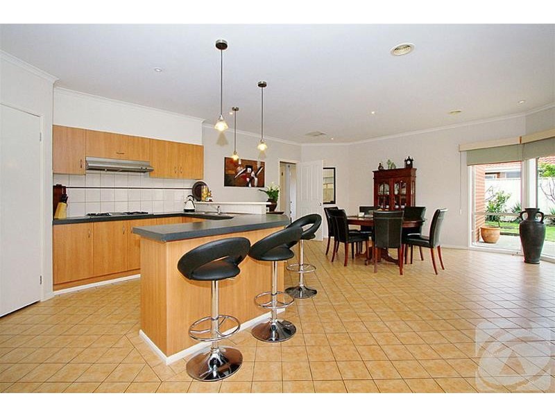 16 Tamora Way, Sydenham VIC 3037