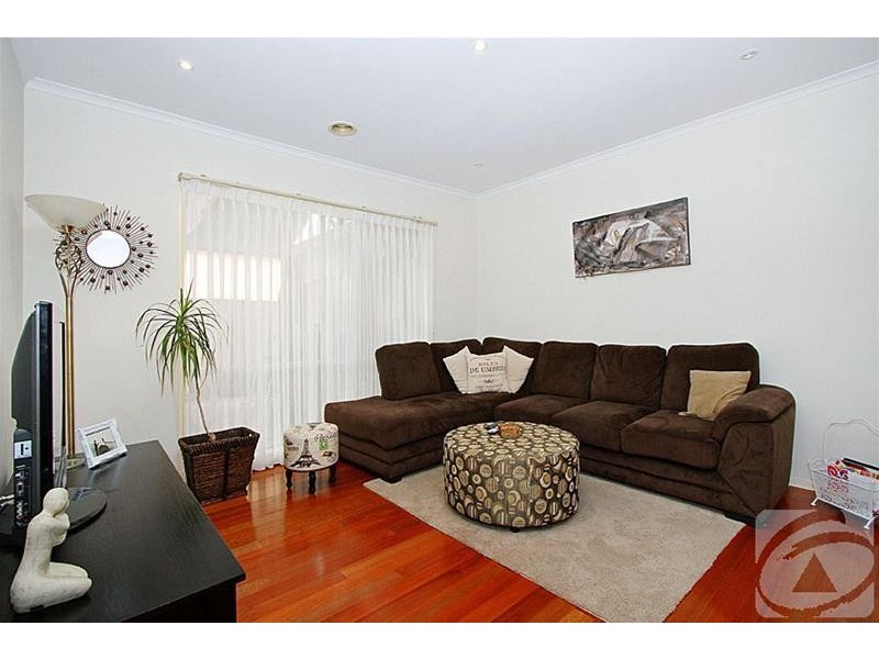 16 Tamora Way, Sydenham VIC 3037