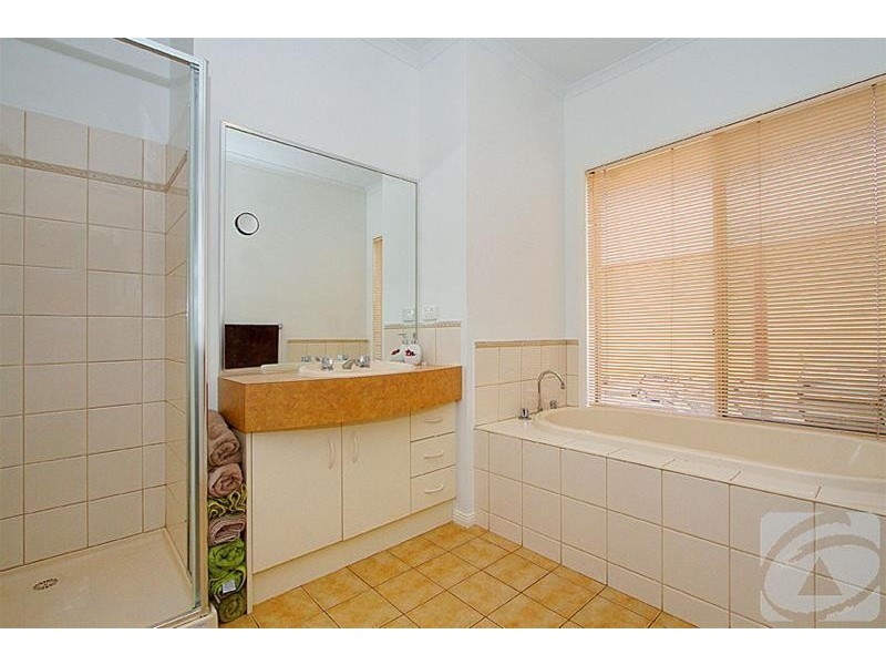 16 Tamora Way, Sydenham VIC 3037