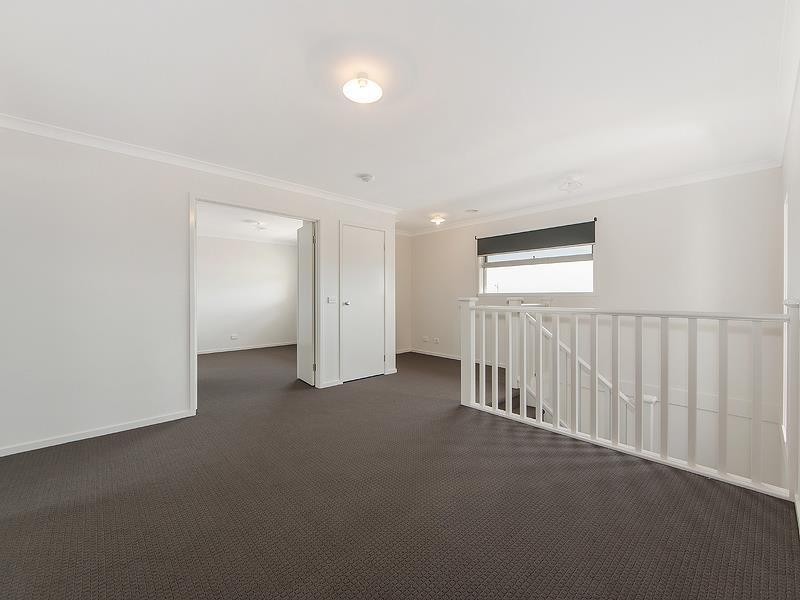 Twain Way, Plumpton VIC 3335