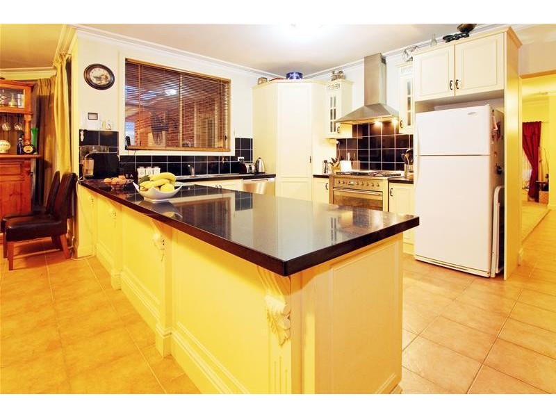 7 The Peak, Hillside VIC 3037