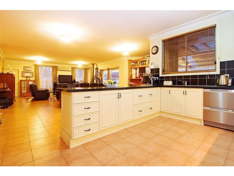 7 The Peak, Hillside VIC 3037