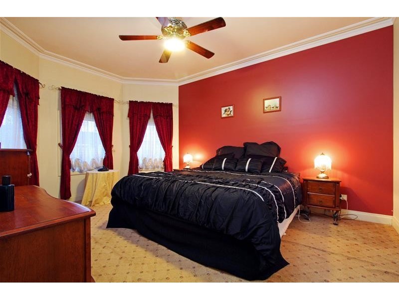 7 The Peak, Hillside VIC 3037
