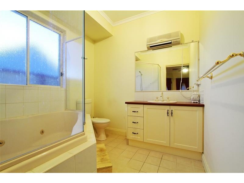 7 The Peak, Hillside VIC 3037